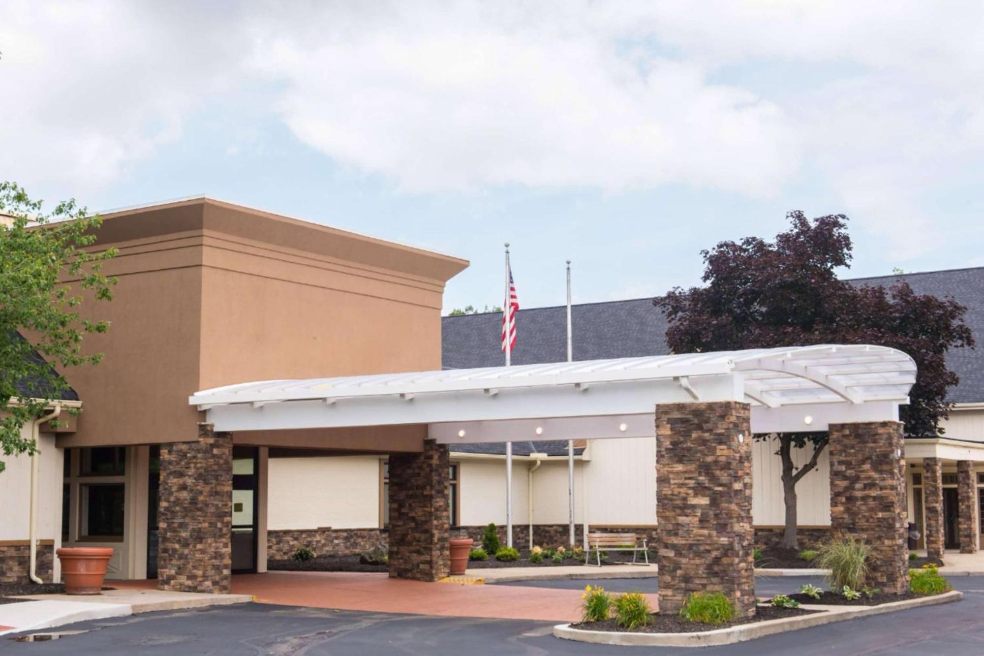 Wyndham Garden Westlake Exterior photo