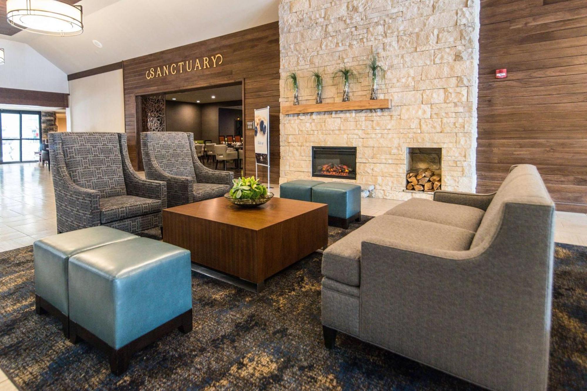 Wyndham Garden Westlake Exterior photo